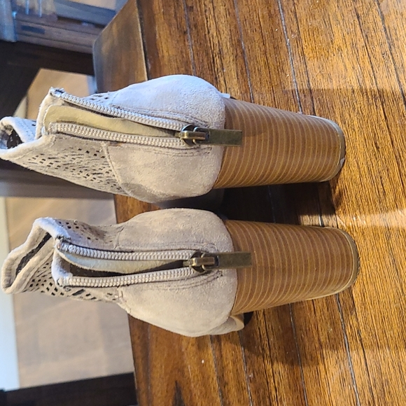 Coconuts by Matisse tan booties - Picture 3 of 5